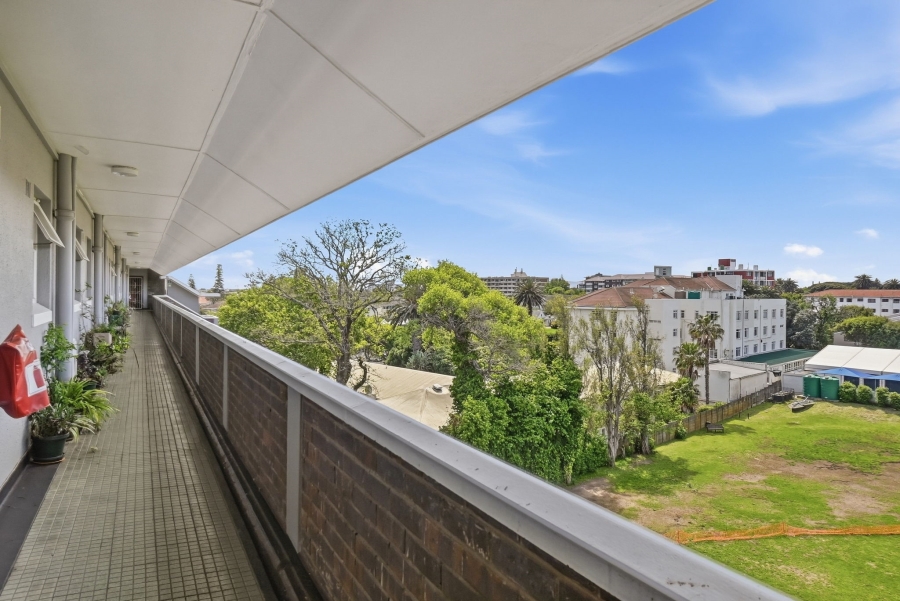1 Bedroom Property for Sale in Rondebosch Village Western Cape